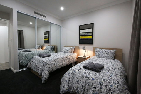 Marina Views At Mindarie Marina - South Australia Travel 1