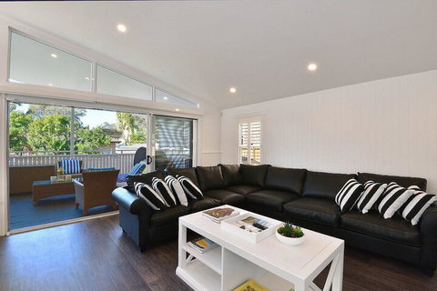 Margarets Hamptons Cottage - South Australia Travel 4