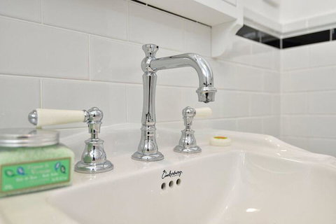 Margarets Hamptons Cottage - South Australia Travel 3