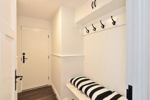 Margarets Hamptons Cottage - South Australia Travel 1