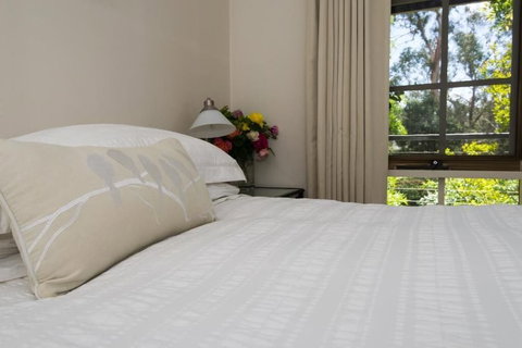 Hollyhock B&B - South Australia Travel 6