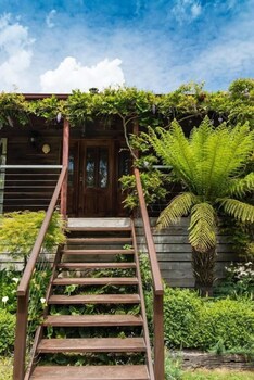 Hollyhock B&B - South Australia Travel 0