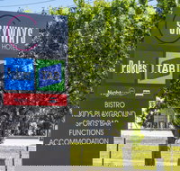 Nightcap at Skyways Hotel - South Australia Travel