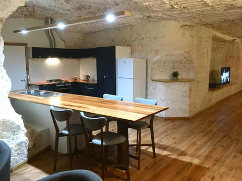 Dug Out B & B Apartments - South Australia Travel 1