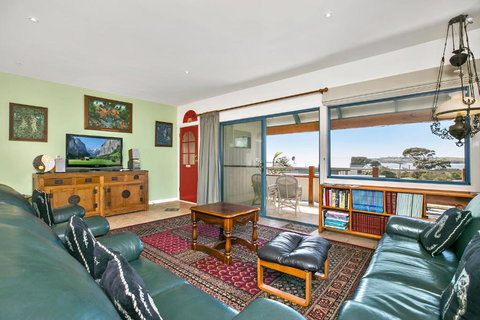 Black Dolphin Beach Penthouse - South Australia Travel 6