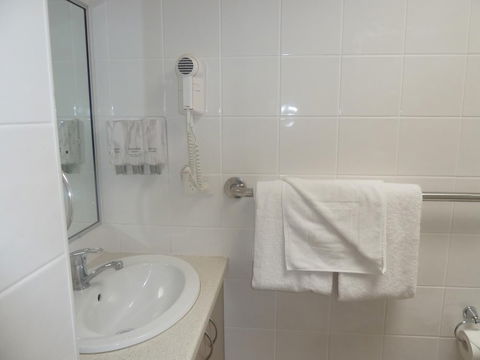 Pioneer Lodge Motel - South Australia Travel 6