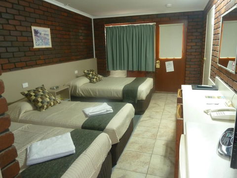 Pioneer Lodge Motel - South Australia Travel 1