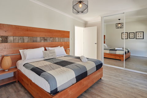 Whale Watcher 2 - South Australia Travel 2