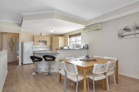 The Lighthouse - South Australia Travel 0