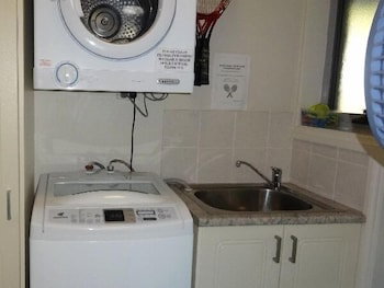 Ironbark - Deluxe Family Townhouse - South Australia Travel 6