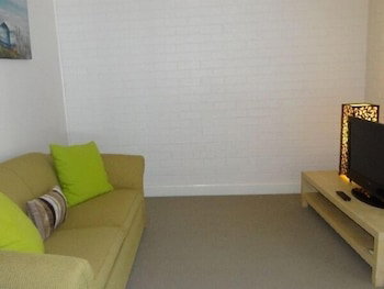 Ironbark - Deluxe Family Townhouse - South Australia Travel 5