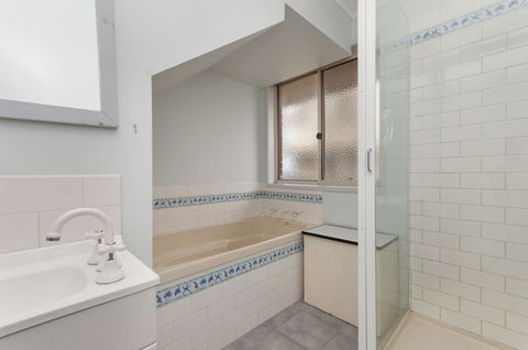 Ocean Break - South Australia Travel 0