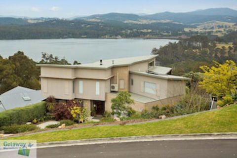 Ooranya - On Top Lake - South Australia Travel 0