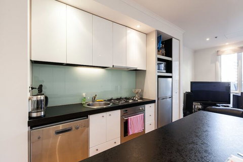 CLAUDE, 2BDR Melbourne Apartment - South Australia Travel 4
