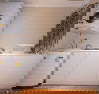 Lovely 5BR house walk to train and shops - South Australia Travel