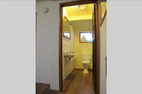 MONIKA, 1BDR Collingwood Apartment - South Australia Travel 7