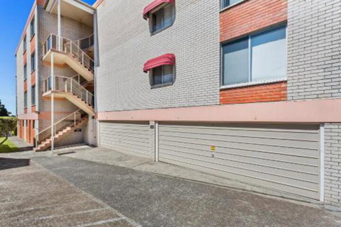 2 BEDROOM APARTMENT LAMAN LODGE UNIT 2 - South Australia Travel 5
