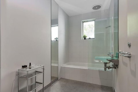 Contemporary Townhouse In Adelaide City - South Australia Travel 3