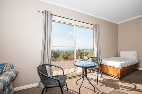 Hilltop Haven - South Australia Travel 4