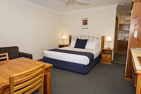 Colonial Motel And Serviced Apartments - South Australia Travel 1