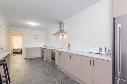 Thompson Avenue Apartments No.1 - South Australia Travel 3