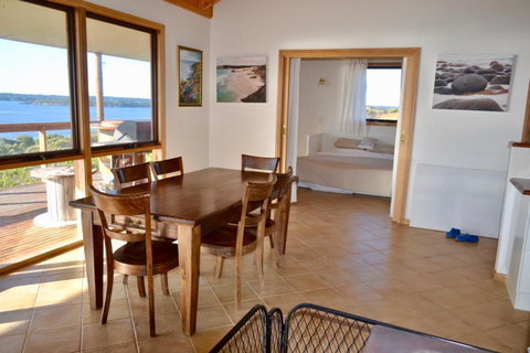 Pelican Lagoon Cabin - South Australia Travel 1