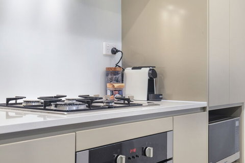 Charming & Spacious Living In A Serene Location - South Australia Travel 3