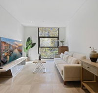 Walking To Darling Harbour Town Hall QVBICC