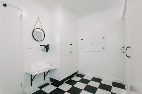 Deco Beach Luxury Apartments - South Australia Travel 4