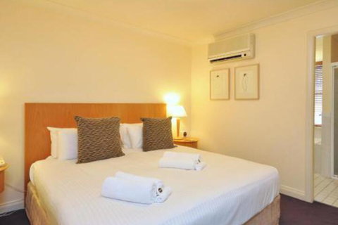 Villa Petit Verdot Located Within Cypress Lakes - South Australia Travel 5