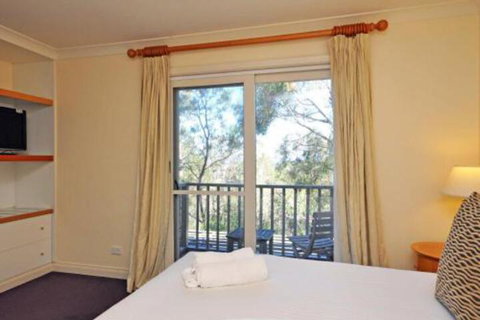 Villa Petit Verdot Located Within Cypress Lakes - South Australia Travel 6