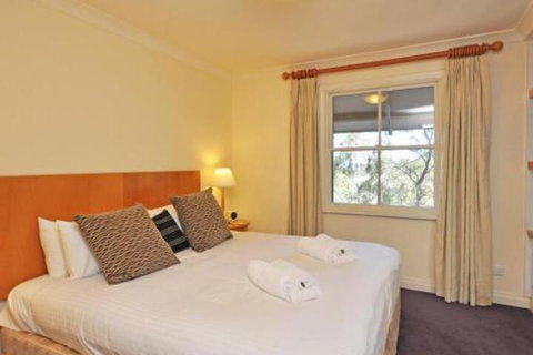 Villa Petit Verdot Located Within Cypress Lakes - South Australia Travel 7