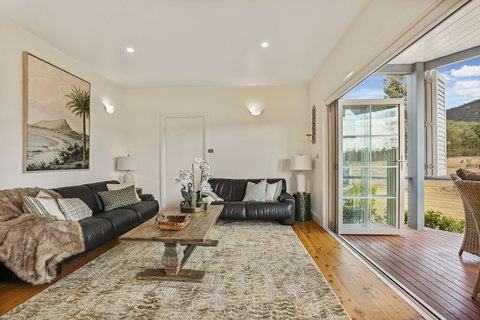 Brokenback Views Country Estate - South Australia Travel 3