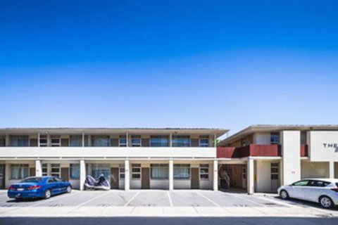 Fantasia Glenelg Studio Apartments - South Australia Travel 0