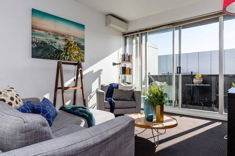 Mika, 2bdr Fitzroy Pad With Secure Parking - South Australia Travel 4