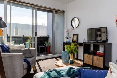 Mika, 2bdr Fitzroy Pad With Secure Parking - South Australia Travel 2