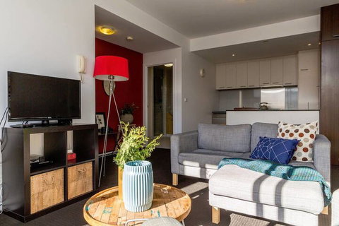 Mika, 2bdr Fitzroy Pad With Secure Parking - South Australia Travel 5