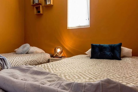 Mika, 2bdr Fitzroy Pad With Secure Parking - South Australia Travel 6