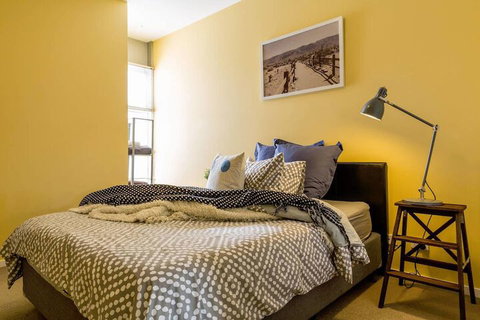 Mika, 2bdr Fitzroy Pad With Secure Parking - South Australia Travel 3