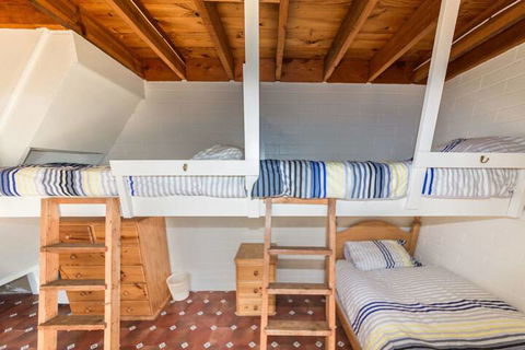 Socks N Sandals 34 Riverview Drive - South Australia Travel 2