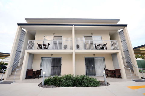 Oaks Middlemount Suites - South Australia Travel 1