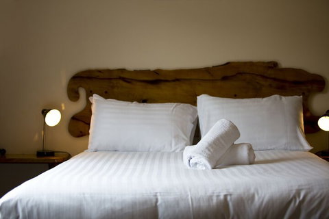 Tullah Lakeside Lodge - South Australia Travel 7