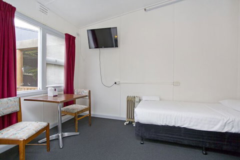 Tullah Lakeside Lodge - South Australia Travel 6