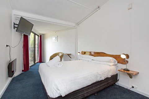 Tullah Lakeside Lodge - South Australia Travel 5