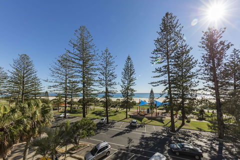 Oaks Gold Coast Calypso Plaza Suites - South Australia Travel 1
