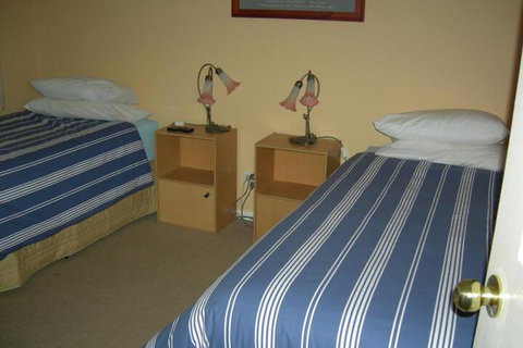 Busy Buzz B & B - South Australia Travel 7