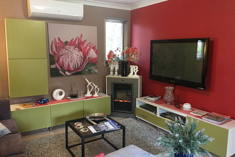 Crimson Villa - South Australia Travel 2