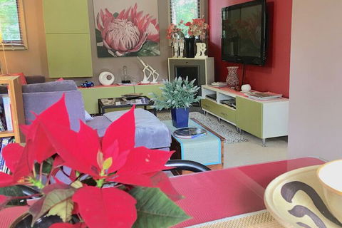 Crimson Villa - South Australia Travel 7