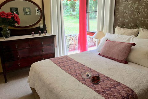 Crimson Villa - South Australia Travel 5