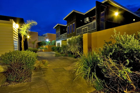 Lornebeach Apartments - South Australia Travel 1